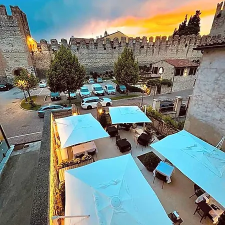 Lo Scudo بيت ضيافة